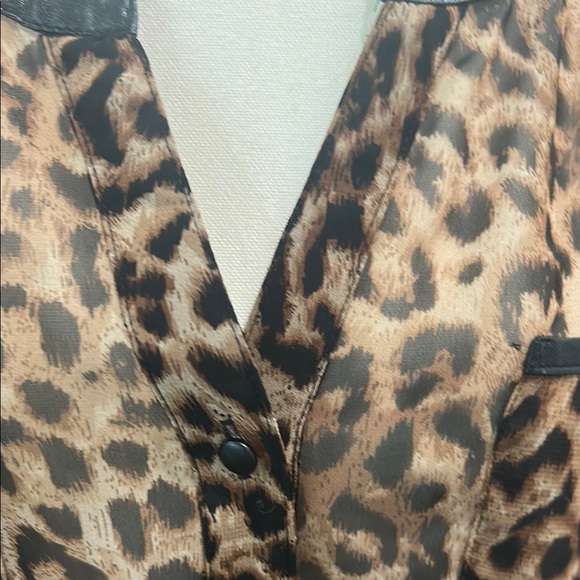 Daniel Rainn Brown Tan Flutter Sleeve Blouse - Picture 3 of 7